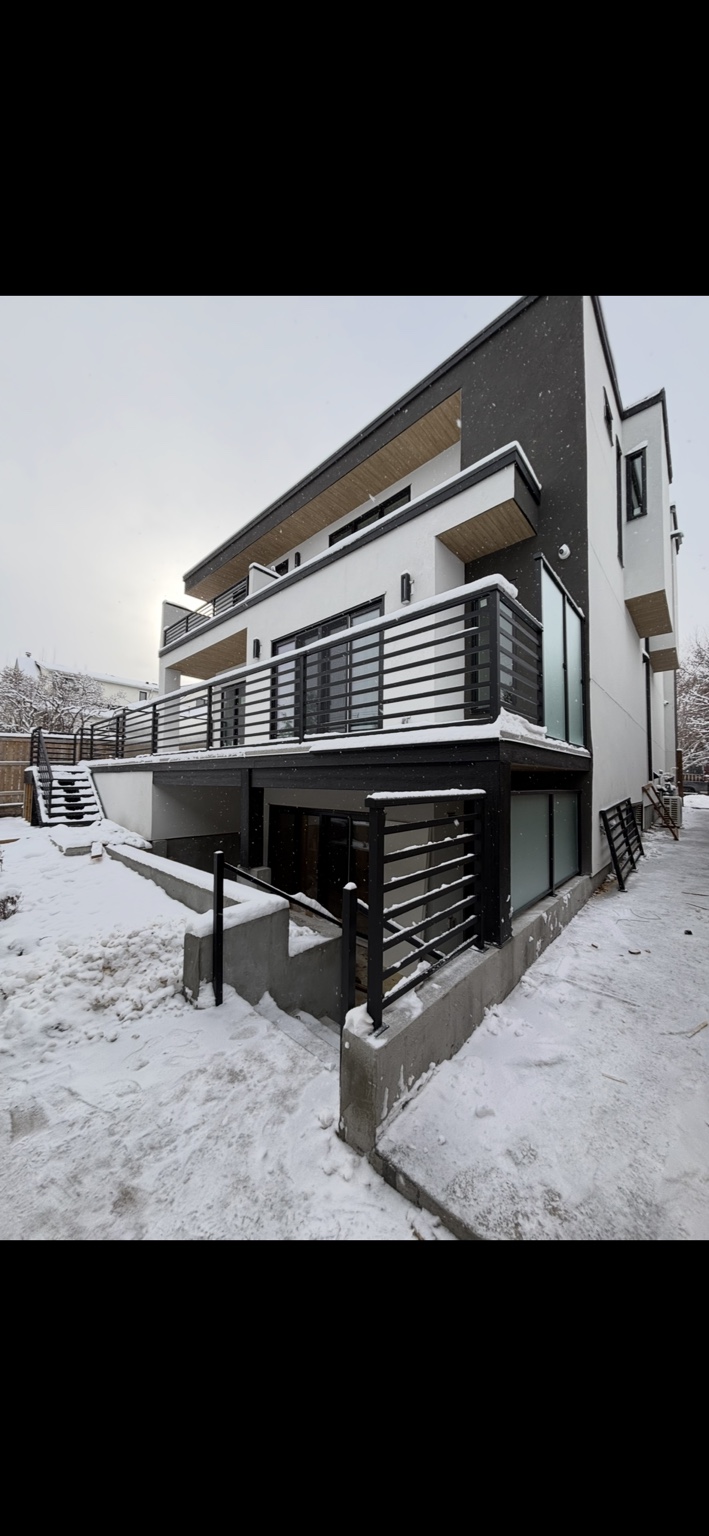 Elevated modern deck with black horizontal railing