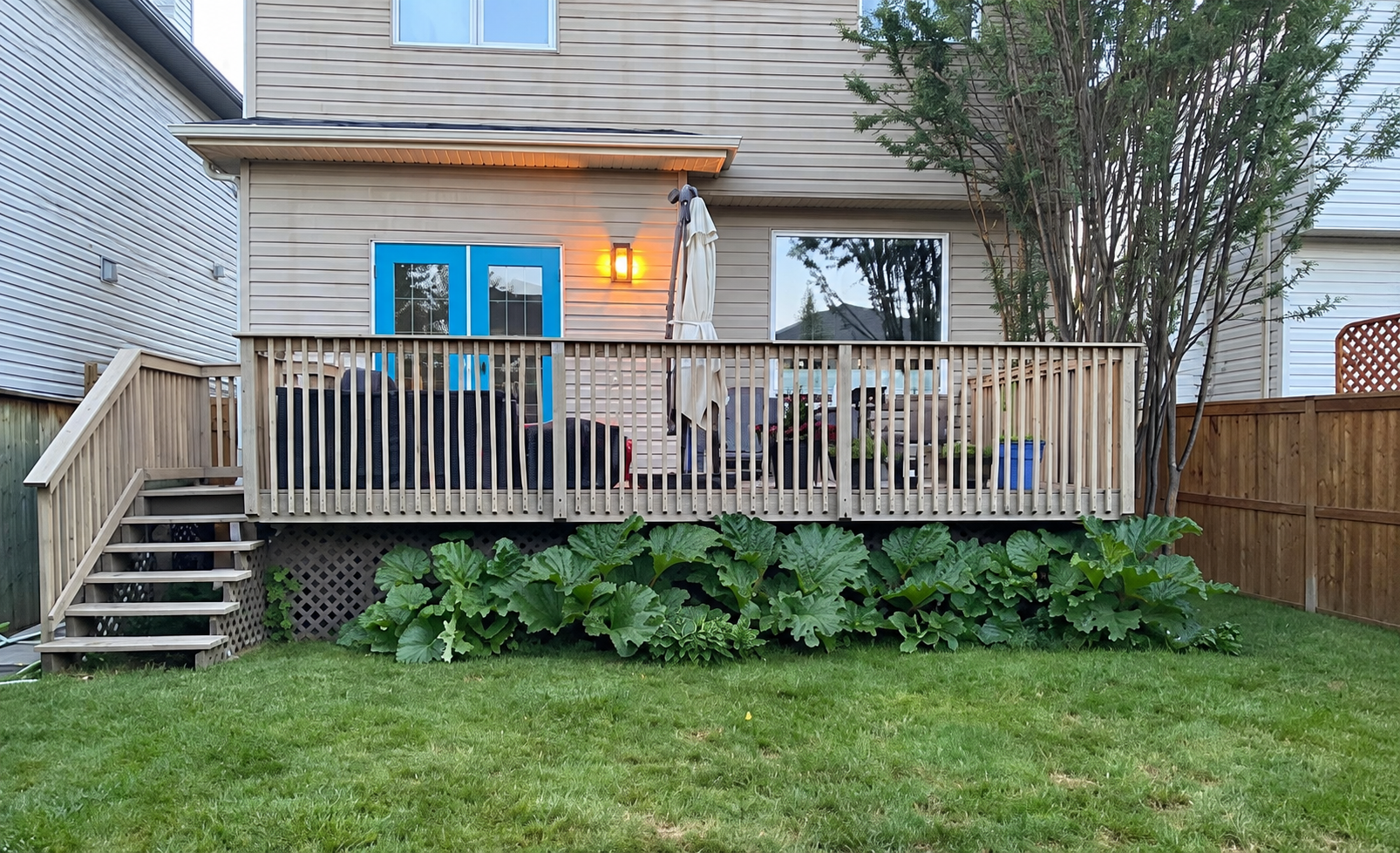 Backyard deck before the Scholton Inc. renovation